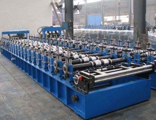 Roll forming machine for wagon body boards